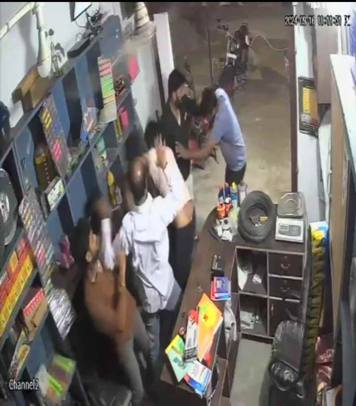 मुजफ्फरपुर में वार्ड पार्षद की गुंडागर्दी, हार्डवेयर दुकानदार पर तानी पिस्तौल
